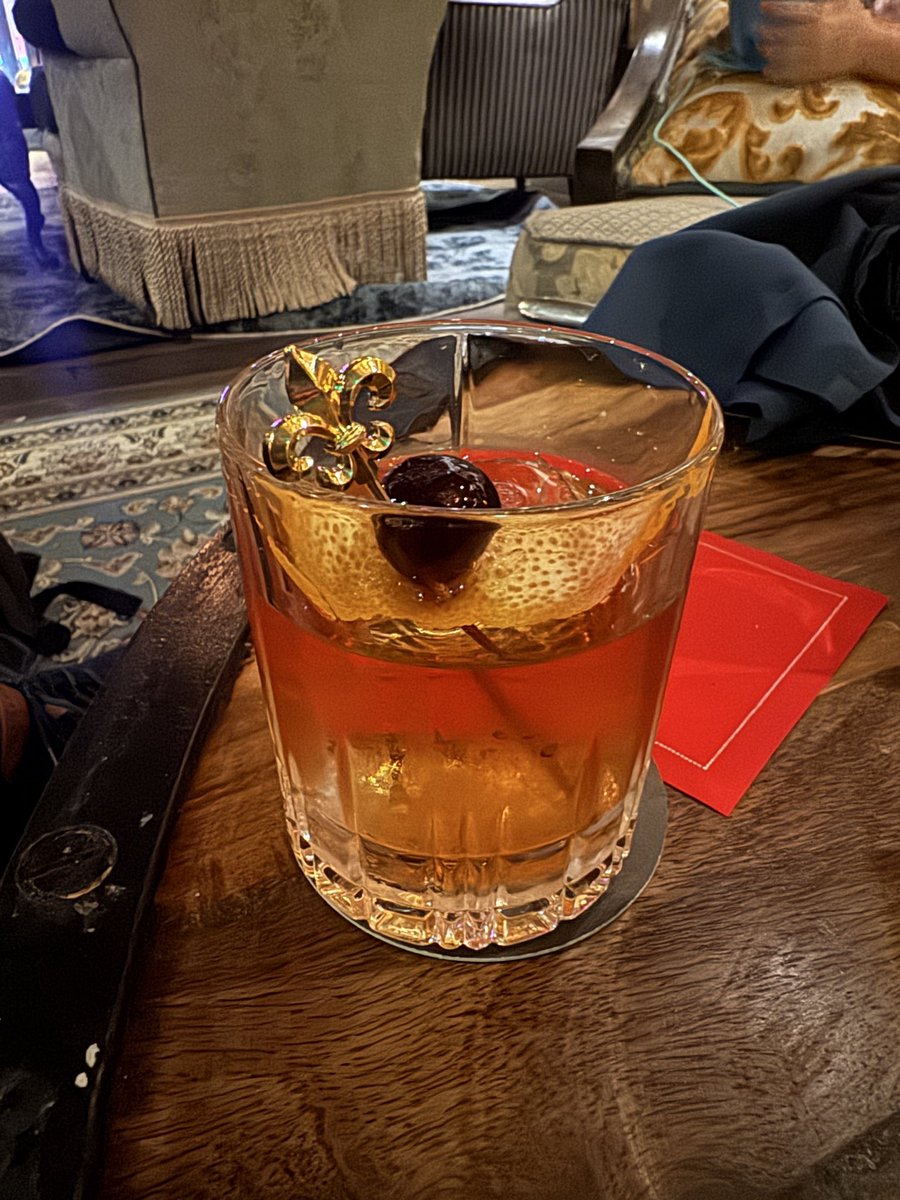 brooke_burfitt's tweet photo. Beautiful evening celebrating #11 years as Mrs. Williams at a #cocktail lounge created specifically to satisfy all my #fall fantasies.
#anniversary #autumn #oldfashioned #charlotte #isteelloveyou #falldecor #falldecorations #charcuterieandcocktails  #mrandmrs @TheIveysHotel https://t.co/VSCBRywznl
