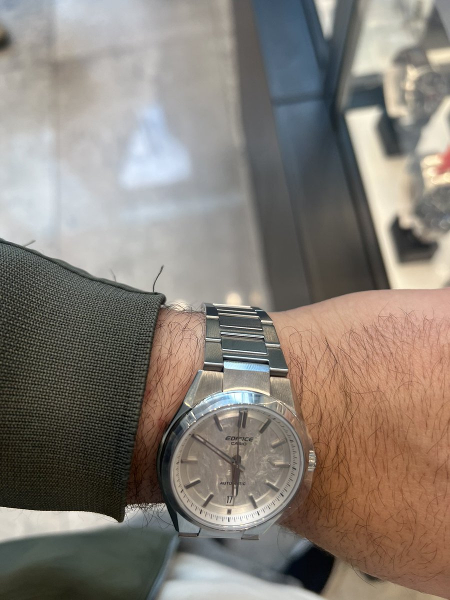 Casio EFK-100D-7A otomatik

bilezik kötü hissetirdi,kasa bağlantı noktaları fena değil ama bu kadar hafif çelik dandik geldi. 
Gün gösterge çerçevesi özensiz olmuş. Kadran onlinedaki gibi göz alıcı değil.
Fiyatı malzeme kalitesine göre yüksek. 
19k