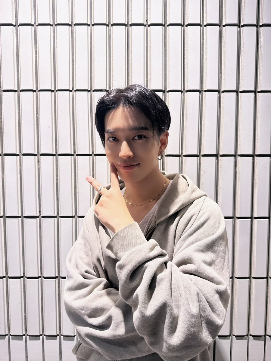 njs_shuta's tweet image. NJS 路上LIVE 川崎駅
ありがとうございました🔥

NJSとしては初、僕個人はめちゃ久しぶりの路上LIVEでした🙌🏻
やっぱ楽しいし、大好き🎤

いつもありがとうの方も初めましての方も沢山ありがとうございました！
来週も頑張るます！

路上後の撮影会もぜひ🫣🥂

#NJS #NEWJPNSWING #森重秀太