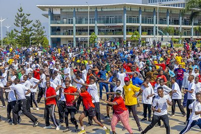 Kuri iki Cyumweru,
Minisitiri w'Ubutegetsi bw'Igihugu, <a href="/Dominiquehab/">Dominique H</a>, ba Guverineri b'intara zose, n’abandi bayobozi batandukanye bifatanyije n’abatuye #KigaliYacu muri siporo rusange ya #CarFreeDay iba kabiri mu kwezi.

Ubutumwa Minisitiri w’Ubutegetsi bw’Igihugu yagejeje ku