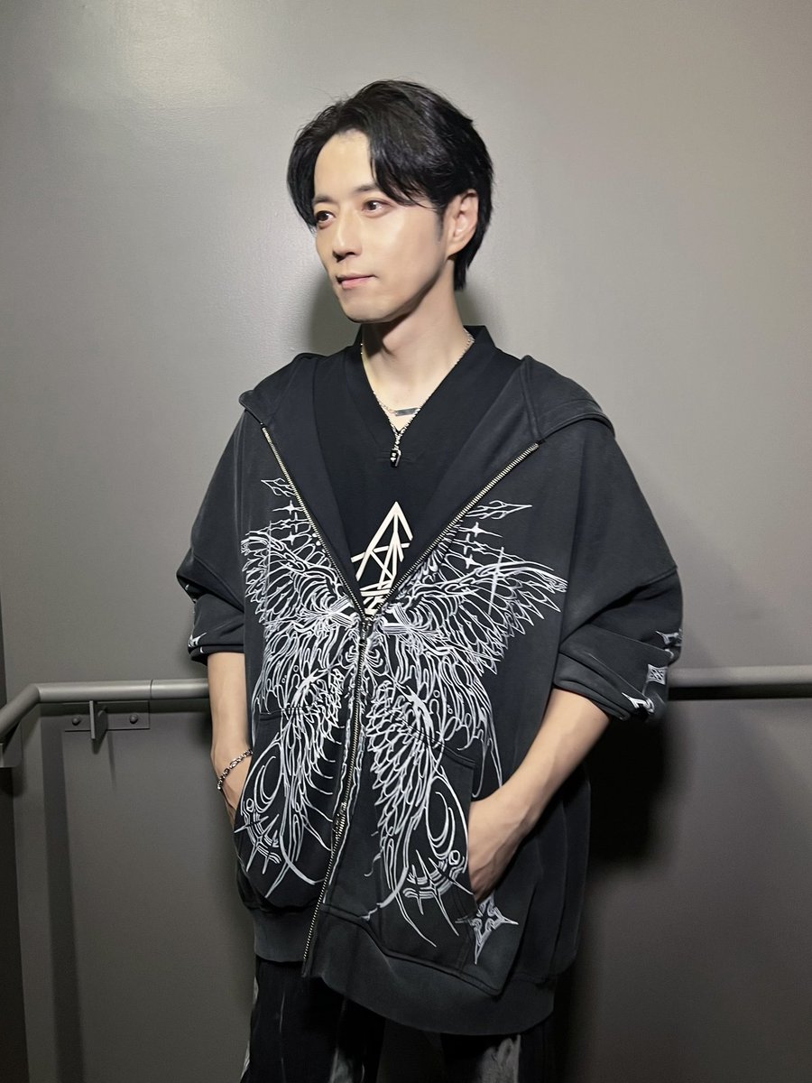 10/12に行われた #EDP2025 にて衣装提供させて頂きました👏

【 DJ YOSHITAKA / Des-ROW・組 】

TOPS ▶︎ SEEK 2WAY UNIFORM(LACE)

BOTTOMS▶︎サンプル

OUTER ▶︎FALLEN ANGEL HOODIE

GOODS▶︎ROSE SIGNAL BRACELET/SILVER

GOODS2▶︎HITSUGI NECKLACE/ONYX
