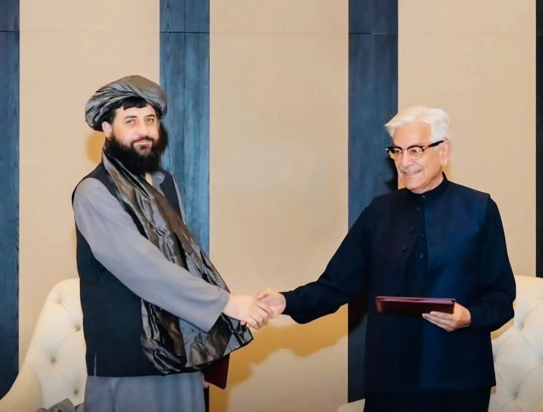 که څوک د بارډر (سرحد) کلیمه کې ډیر تشویش لري، لاړ دې شي د اسماعیل یون صاحب فیسبوک اکونټ ته او هلته دې د هغه لیکنه وګوري ان شاءالله قناعت به یې حاصل شي.