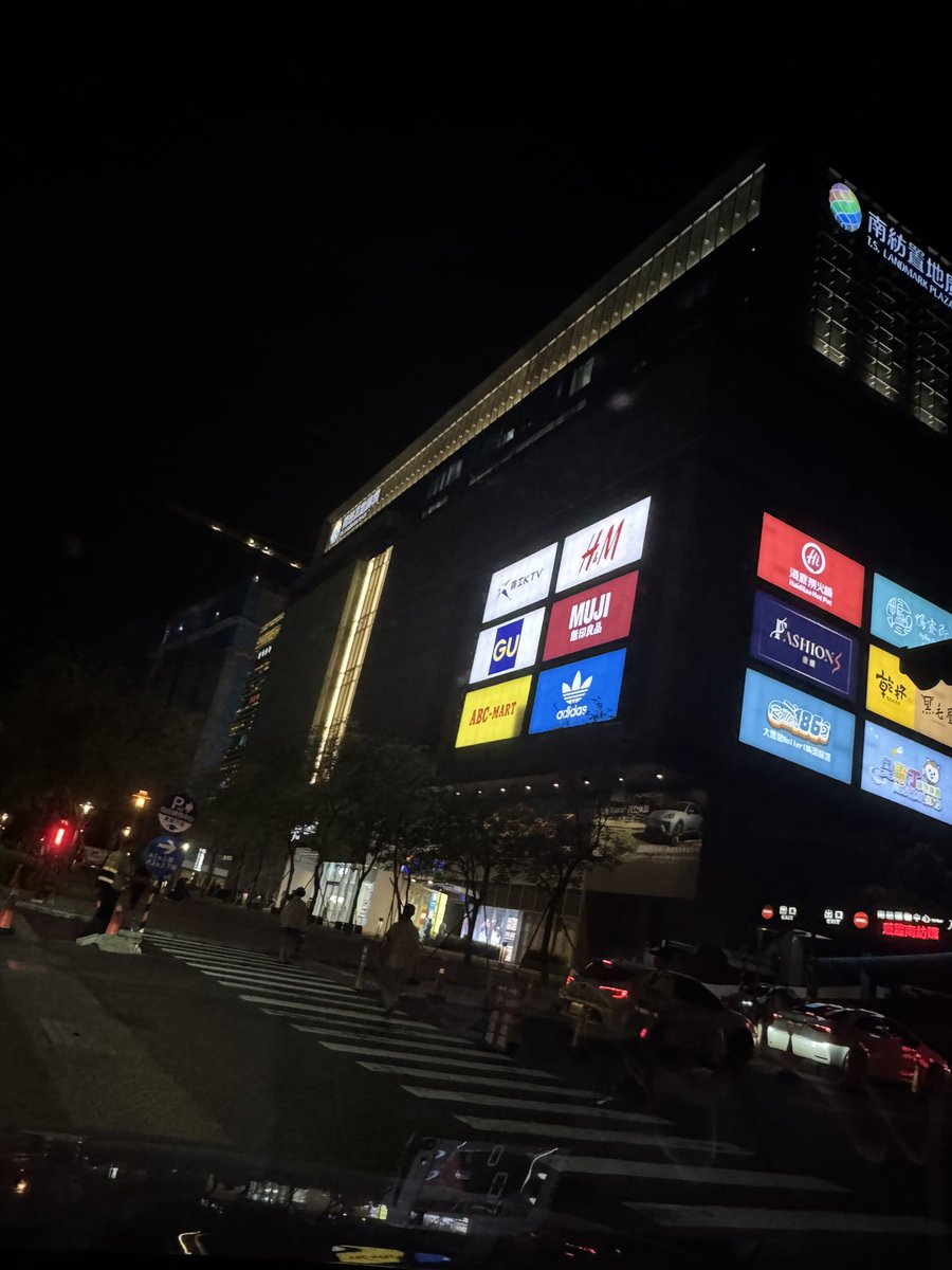 MsLing19's tweet image. 我們終於到台南了😂
累到不要不要的
#情侶聯誼 #夫妻聯誼 #清新局