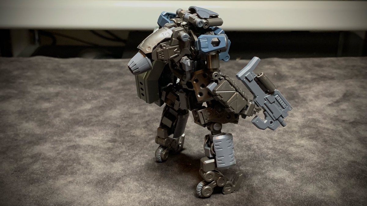 #ヘキサギア であり #LBX
新型 完成('∀`)

1/1スケール  “R”BX 
ヘキサギアフレーム 【 JUNK - R 】

最早新商品ラインナップが無いなら、自分ででっち上げれば良いのだ‼︎(´ ﾟд ﾟ `)

本家の寸法、バランスを再現

卓上で弄れば1/1の楽しさが溢れる
('∀`)✨