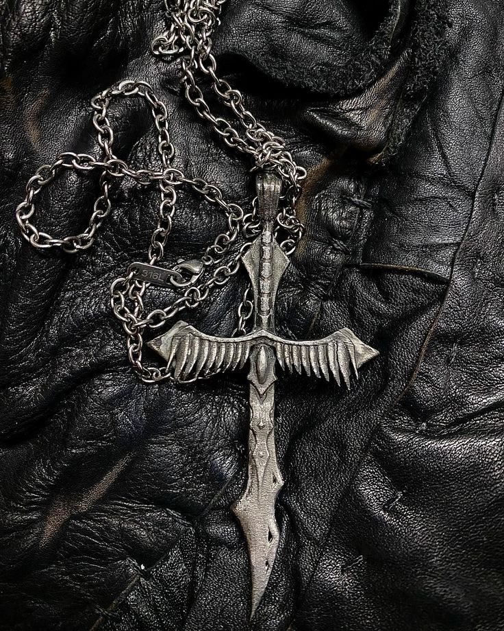 ☥ 𝔡𝔢𝔠𝔞𝔩𝔦𝔲𝔰 ☥ (@hellhhhellhell) on Twitter photo 