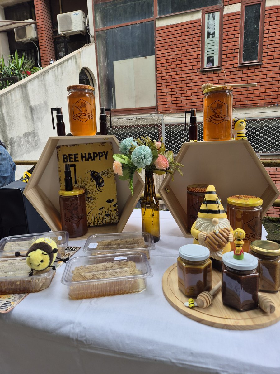 labavcovek's tweet photo. 🐝🐝🐝 https://t.co/IsEpfwIFWh