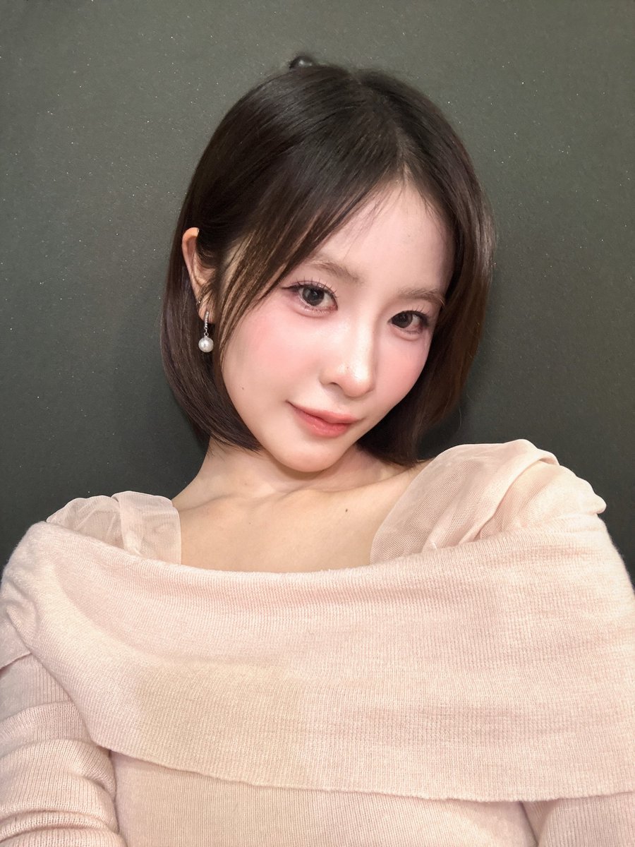unicode_japan's tweet image. ［MIO🦢🫧］　

だんだん寒くなってきましたね..🍂
風邪引いたら許さんよ〜！

今週も一緒に頑張りましょう😌✨

#UNICODE #MIO