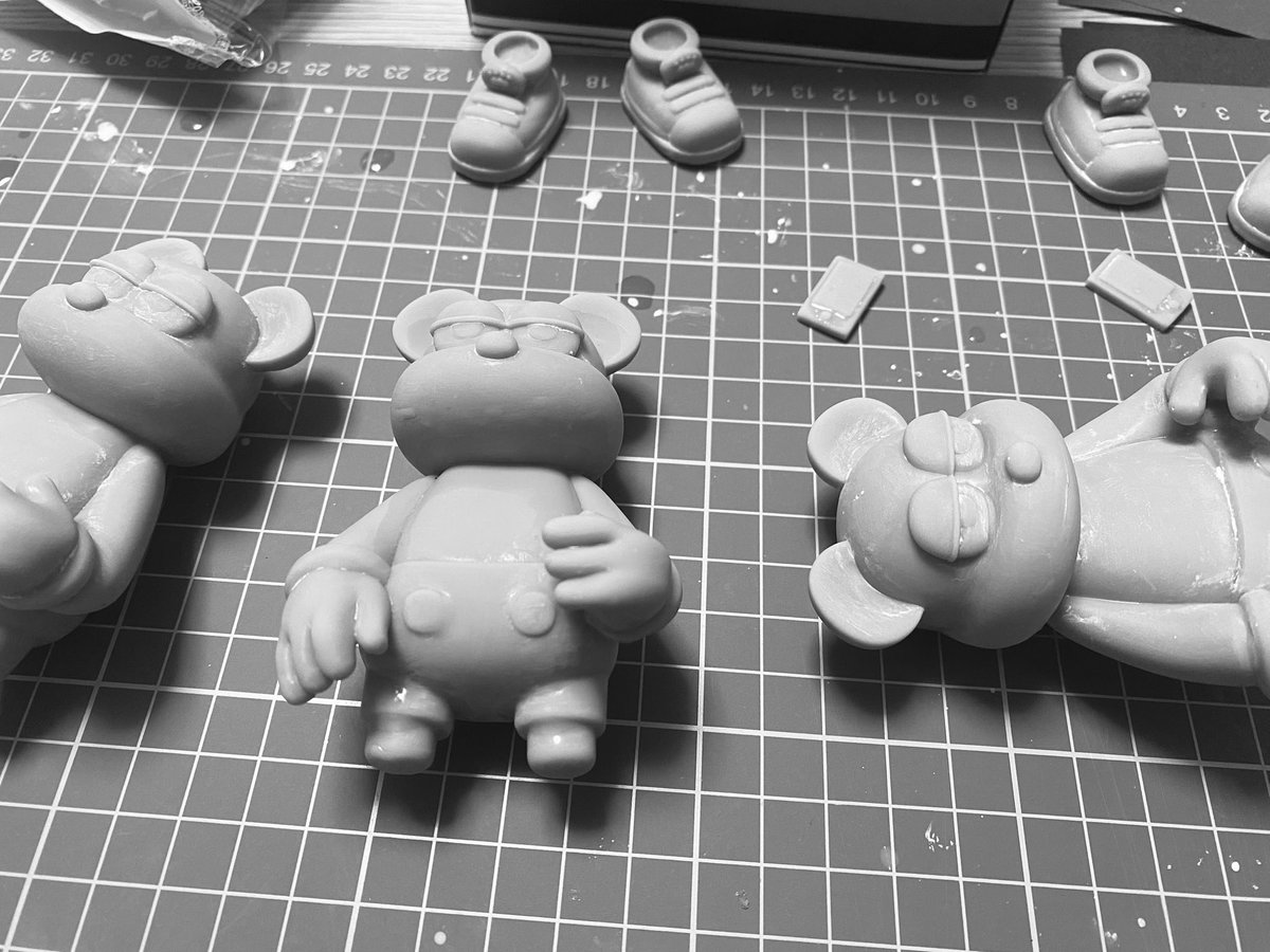 【Selfie Toy】
ひたすら磨いてた👨🏻‍🦲
ツルッツルになったのであとはサフ+塗装‼️
さて、何色に塗ったろか🎨

#SelfieToy #アートトイ