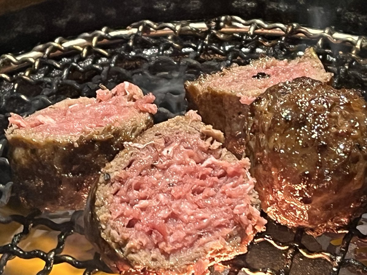 Rurueru_06's tweet image. 前から気になってた一心たん助さん、あきひろ幼稚園の寄せ書き色紙があるって事も相まってめっちゃ行きたかった上野御徒町アメ横店に行ってきました！
お肉うますぎたし店内過ごしやすいしでめちゃくちゃ幸せだったし色紙の写真も撮れたしで大満足……！
#あきひろ幼稚園
#さっきのもこ
#一心たん助