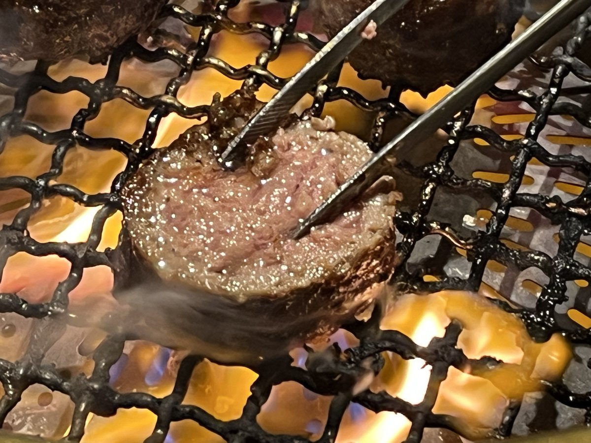 Rurueru_06's tweet image. 前から気になってた一心たん助さん、あきひろ幼稚園の寄せ書き色紙があるって事も相まってめっちゃ行きたかった上野御徒町アメ横店に行ってきました！
お肉うますぎたし店内過ごしやすいしでめちゃくちゃ幸せだったし色紙の写真も撮れたしで大満足……！
#あきひろ幼稚園
#さっきのもこ
#一心たん助