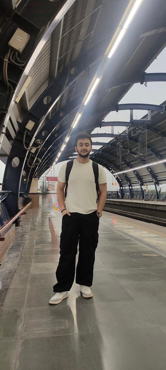 Hartdrawss's tweet image. Hi, I'm Harshil ! Indian, delhi-based founder looking for more friends in the tech & vc community :)
A lil about my background:
> worked in US Remote Job for 1 year
> running a MVP agency now
> chill founder who loves product and tech
Let's grab tea or do a fun activity this…
