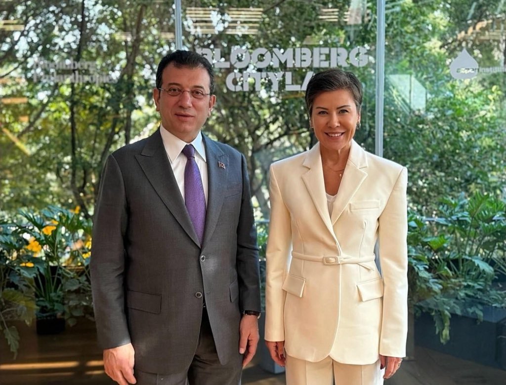 kediotti's tweet photo. Fatoş Pınar Türker

Boğaziçi mezunu, İBB Medya A.Ş. Genel Müdürü, iki çocuk annesi, başarılı bir kadın.

Tıpkı diğer bürokratlar ve siyasiler gibi, iftiracıların beyanlarıyla 23 Mart’ta tutuklandı. Delil yok, ispat yok, iddianame yok.
Sadece bir hedef var: Ekrem İmamoğlu

#FatoşPınarTürkerYalnızDeğildir