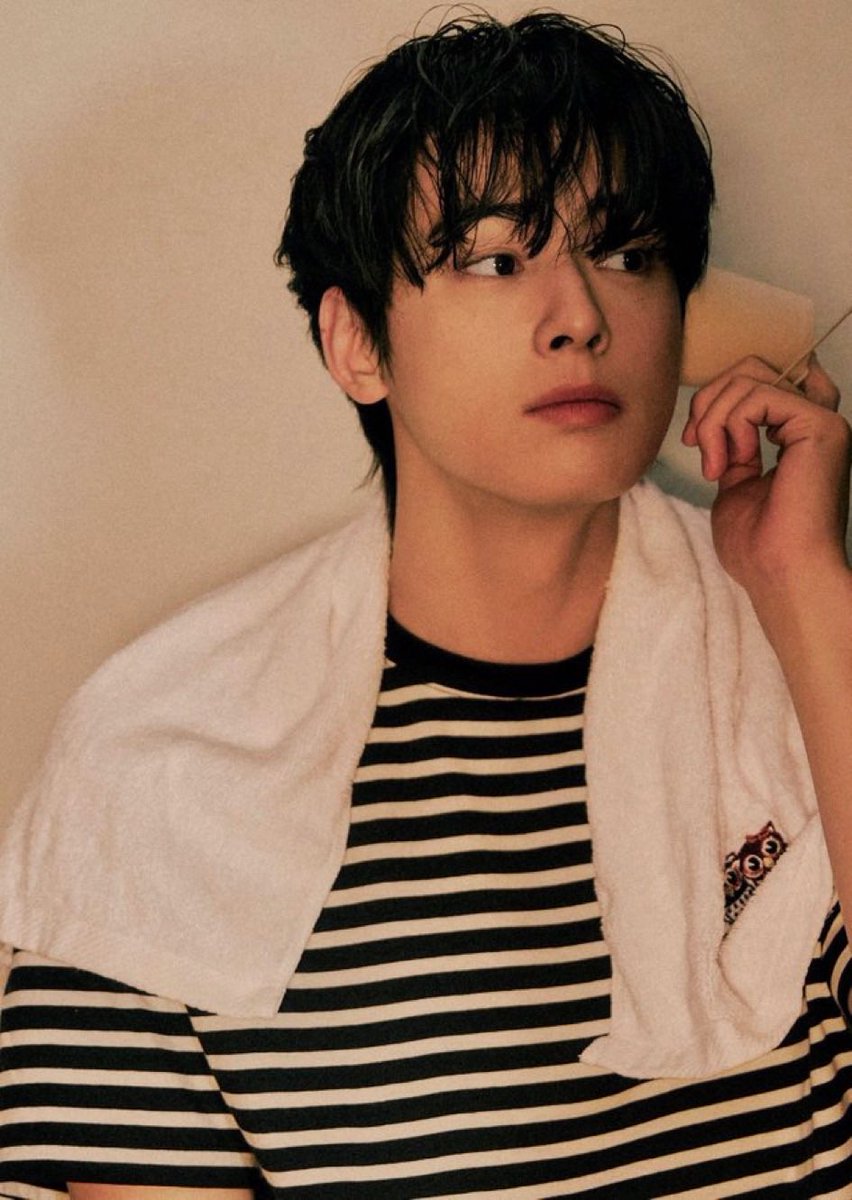 チャウヌ W Korea 2022年11月号【表紙：チャ・ウヌ C】 : Magazine