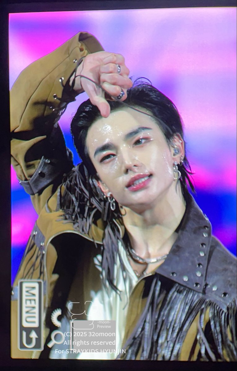 32omoon's tweet photo. 251019 dominATE celebrATE DAY2 pre

#현진 #Hyunjin 
#스트레이키즈 #StrayKids https://t.co/imFKdM7MS7