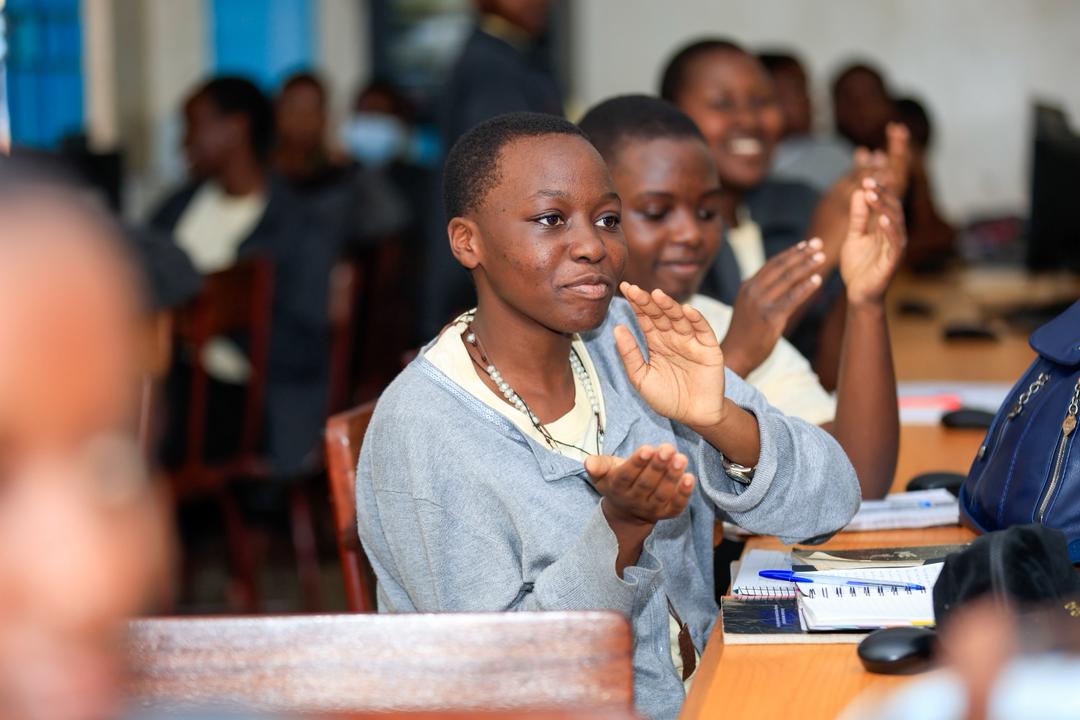 MEMPROWUganda's tweet image. 📍: Trinity College Nabbingo

On Saturday, under the #GNTrybe with @reachahand, we connected with young minds, guiding honest conversations on: Career Planning &amp;amp; Choices; Relationships &amp;amp; Menstrual Health
Proudly with the next generation learning, questioning &amp;amp; leading
@SoSurePads