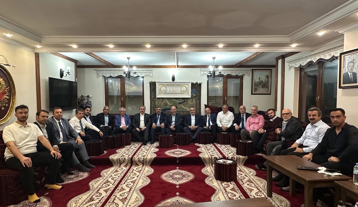 Hanemizi şereflendiren, gönlümüzü ısıtan değerli dostlarımıza gönülden teşekkür ediyoruz . Ziyaretinizle bizlere büyük mutluluk verdiniz. Rabbim muhabbetimizi daim etsin, kapımız ve gönlümüz her zaman sizlere açık.