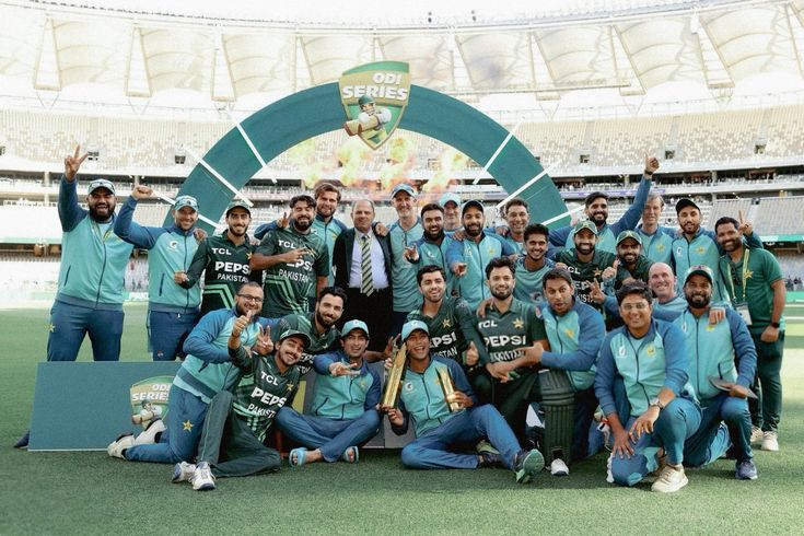 Australian commentator on mic: 
“Pakistan is the most dangerous South Asian team in Australian conditions🔥
#INDvsAUS