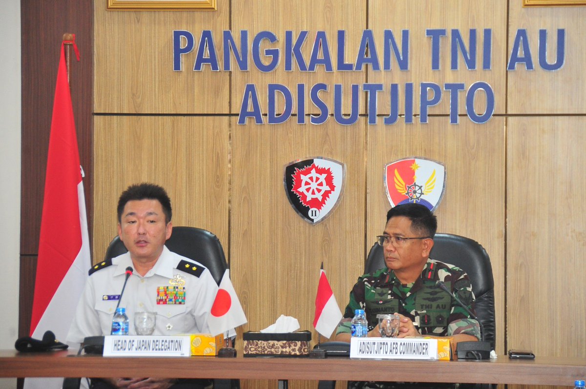 Puspen_TNI's tweet image. Lanud Adisutjipto menerima kunjungan delegasi Jepang dari Sasakawa Peace Foundation (SPF) pada 16 Oktober 2025, dipimpin Major General Ito Yuichiro, Deputy Director General Defense Plans and Policy Department (J-5), Joint Staff. Rombongan berjumlah 22 orang, termasuk perwakilan…