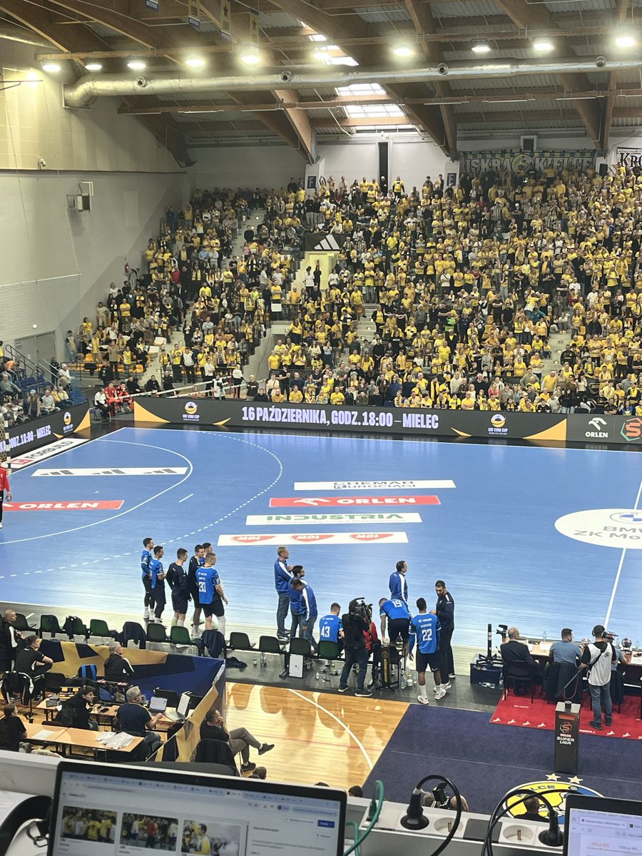 DominikMasierak's tweet photo. Podczas najważniejszego i najchętniej oglądanego meczu polskiej piłki ręcznej w tv @orlen_superliga zaprasza na mecz, który już się odbył... 😂🤯👏 https://t.co/XKsiVH2Vu3