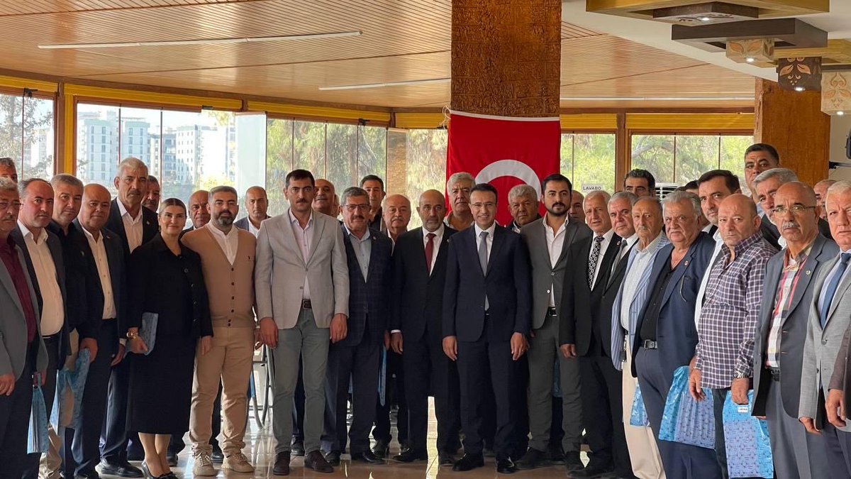 KirikhanKymkmlk's tweet photo. Kaymakamımız Sayın Ayhan AKPAY, Gülşah Güler Sosyal Tesisleri’nde 19 Ekim Muhtarlar Günü dolayısıyla düzenlenen programa katıldı. Hem milleti, hem devleti temsil gibi önemli bir görevi yürüten tüm Muhtarlarımızın 19 Ekim Muhtarlar Günü′nü kutlar, görevlerinde başarılar dileriz.  @AyhanAkpay
