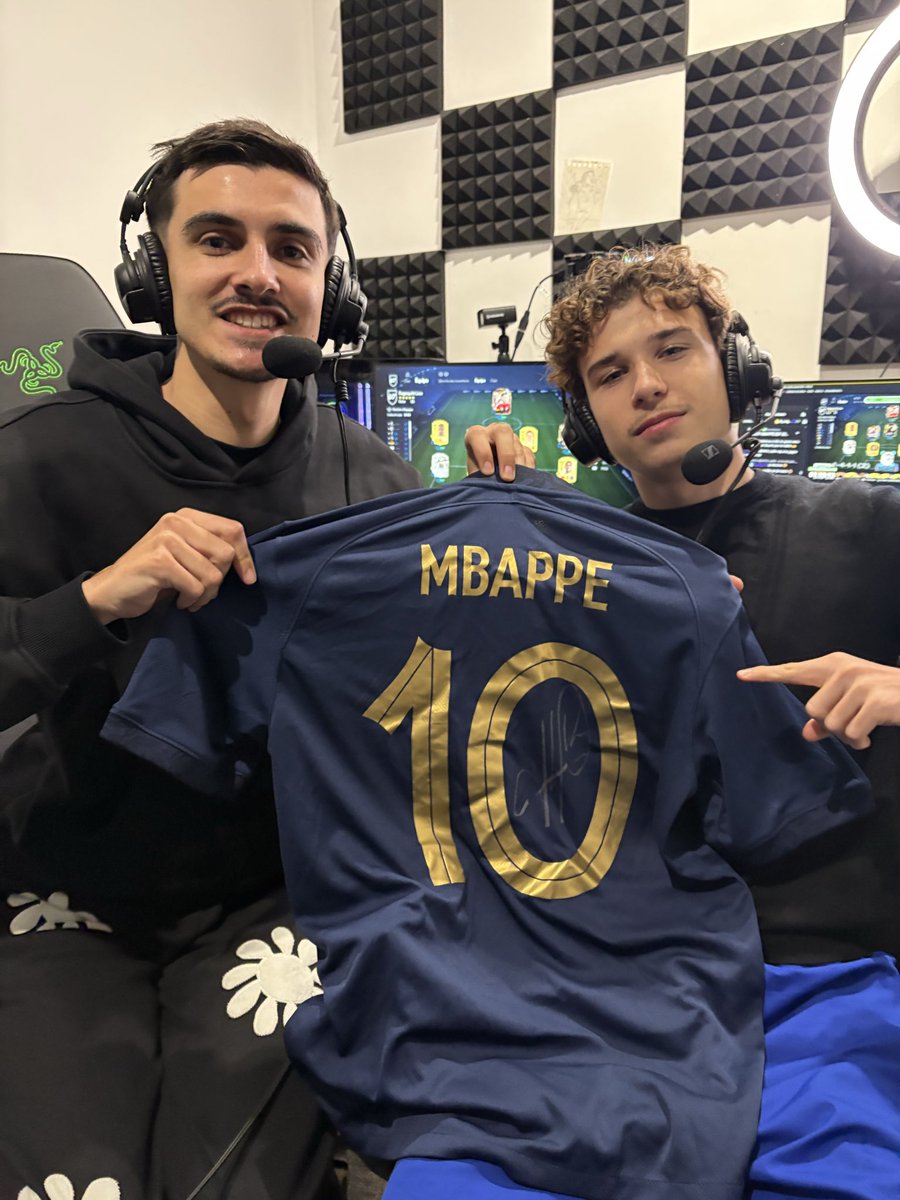 C’EST PARTI pour la TOMBOLA du maillot dédicacé du Kyks 🙌🏻

1€ = 1 TICKET 💫

TOUT VOS DONS REVERSÉS À <a href="/AllegraPwithme/">Allegraplaywithme</a> 💚

IL VOUS RESTE 1 HEURE VENEZ VITE SUR LE LIVE 🫵🏻