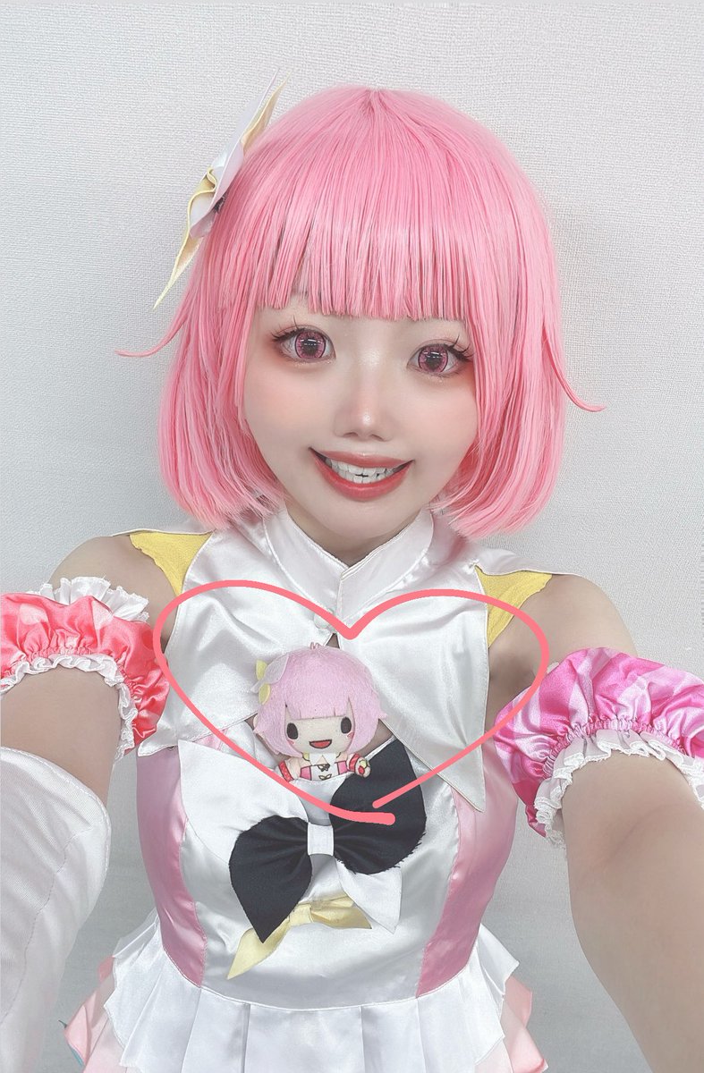 Cosplay /  #prsk_cos 

🍬🤖でお忍び(？)パフォしてきました🎶

以前より「ソロは絶対やりたくねえ‼️」などとほざいていましたが、今回は初めてソロ曲もがんばりました！✊✊