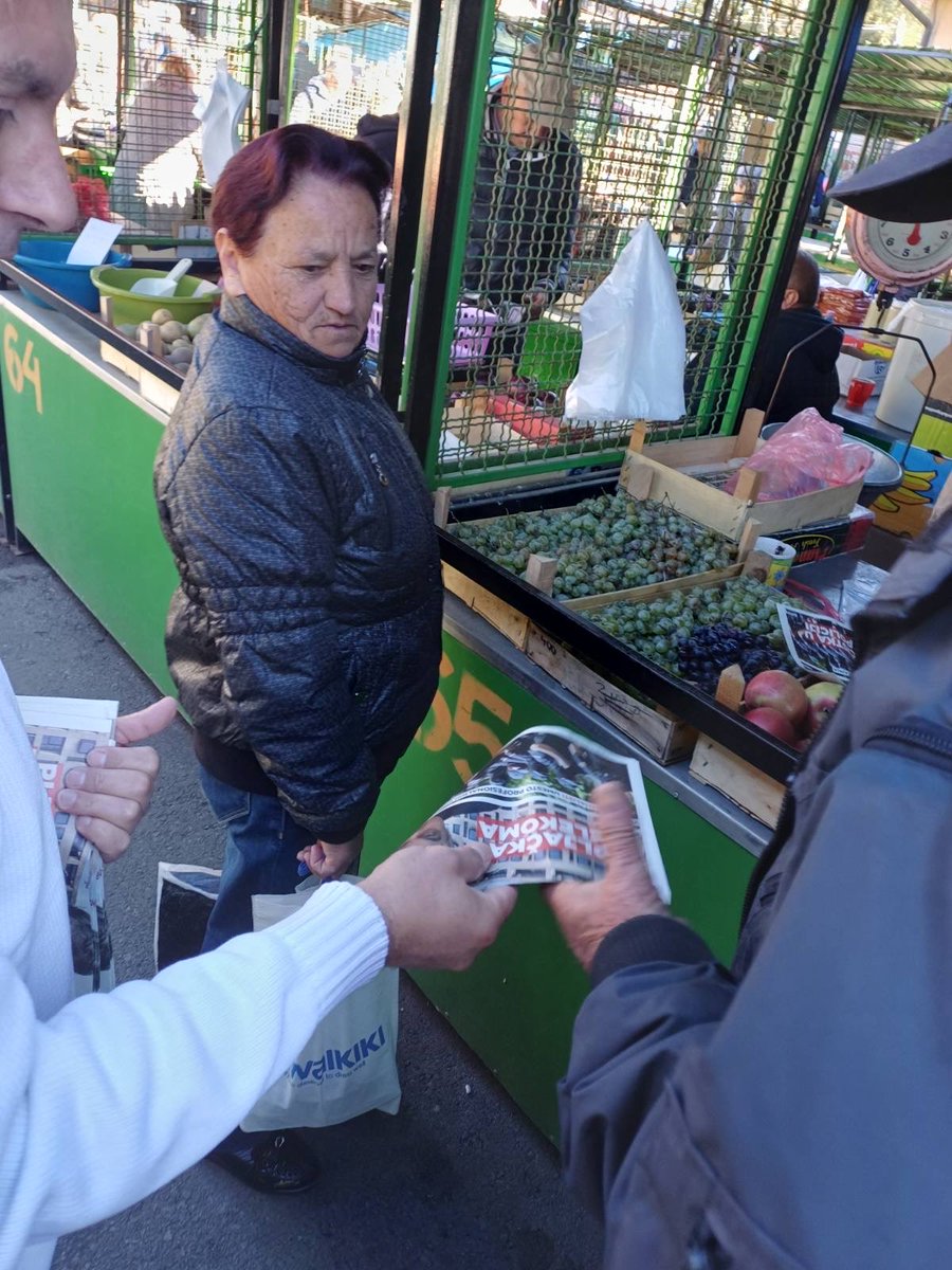 SGrocka's tweet image. Danas su u Grockoj građani potpisivali peticiju kojom se traži gašenje RTS-a i BIA-e i osnivanje novih, profesionalnih i nekorumpiranih institucija, javnog servisa i službe bezbednosti u službi građana, a ne politike.