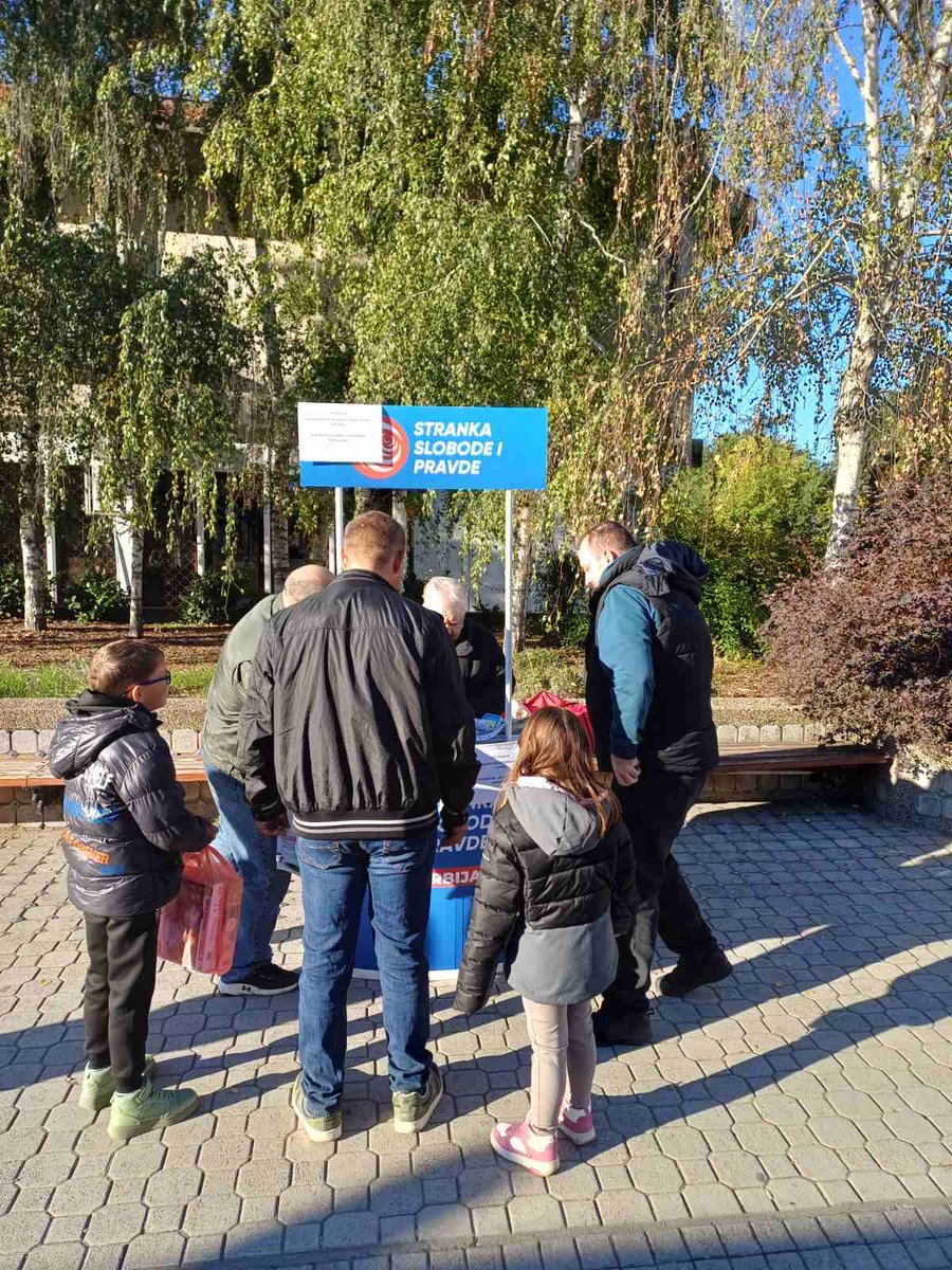 SGrocka's tweet image. Danas su u Grockoj građani potpisivali peticiju kojom se traži gašenje RTS-a i BIA-e i osnivanje novih, profesionalnih i nekorumpiranih institucija, javnog servisa i službe bezbednosti u službi građana, a ne politike.