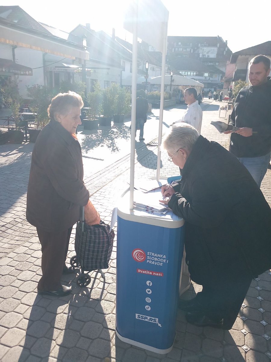 SGrocka's tweet image. Danas su u Grockoj građani potpisivali peticiju kojom se traži gašenje RTS-a i BIA-e i osnivanje novih, profesionalnih i nekorumpiranih institucija, javnog servisa i službe bezbednosti u službi građana, a ne politike.