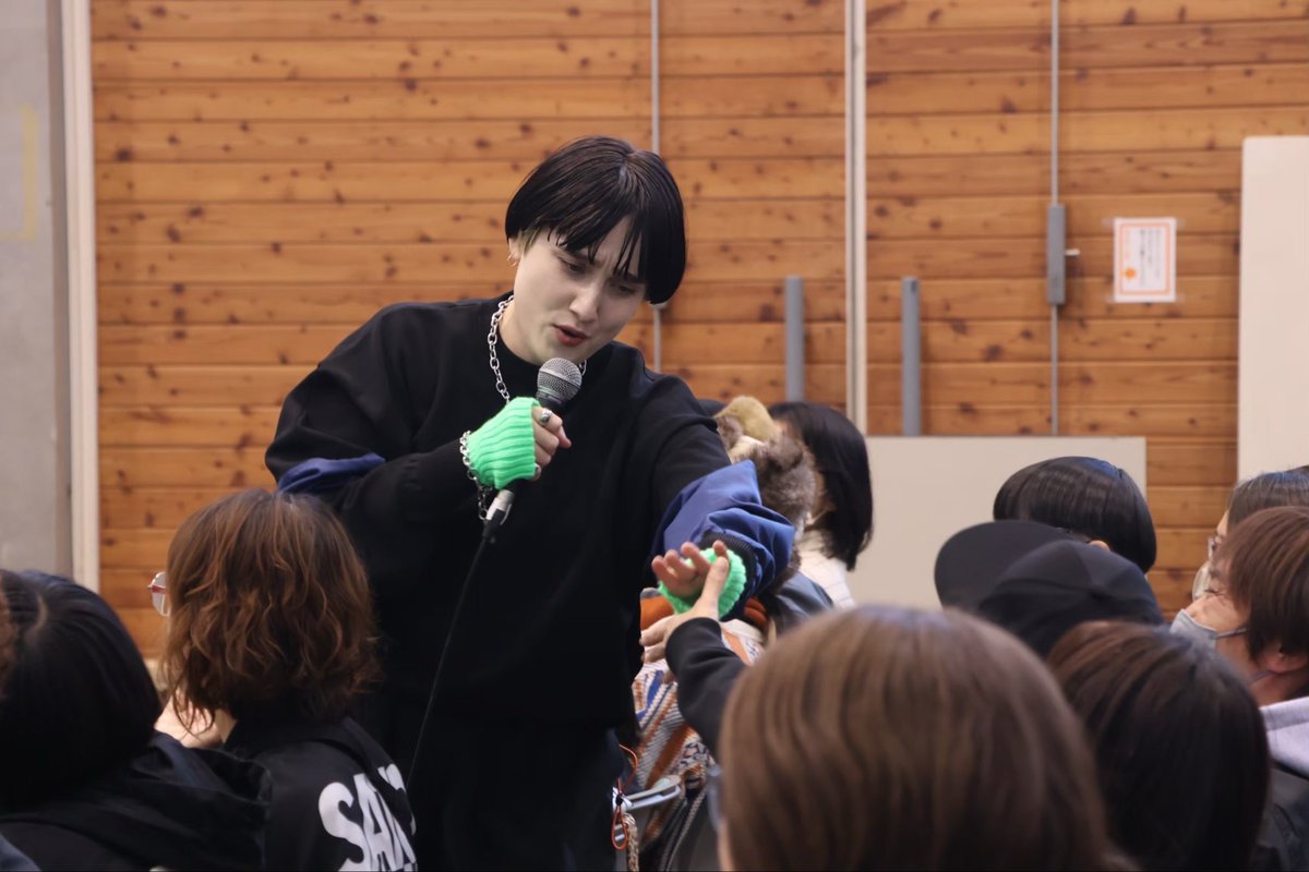 Emily　になります。 HONEBONEのEMILY、フジ「千鳥の鬼レンチャン」で9連チャン達成も10曲目