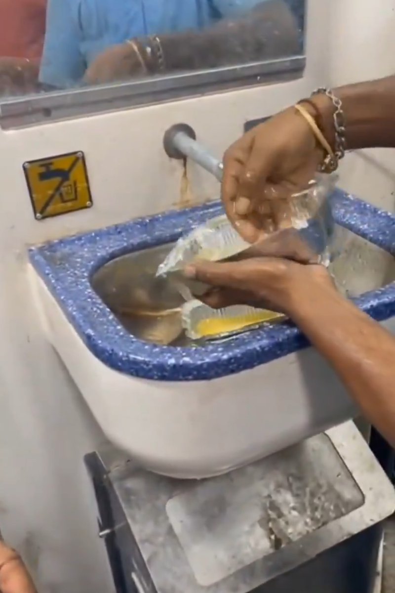 being_sunny1's tweet image. 16601 Erode–Jogbani Vande Bharat washing used food containers for reuse. 
Aur Kitna giroge @AshwiniVaishnaw 😠 😡 
A strick action should be taken for this. Now don't blame that this doesn't come under Govt or State government blah blah like road minister.