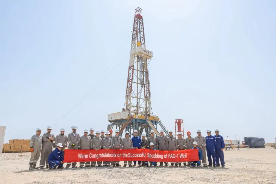 Petrochina_Iraq's tweet photo. ✨في حقل الزبير النفط، بدأ الحفر بئر "FAO-1" بنجاح الذي تشرف عليه فريق الحفر DQ023 من شركة داتشينغ للحفر (DQDC)!
✨مبروك للفريق على بدء المشروع الجديد!👏🏼
#DQDC #petroochina #العراق #الزبير https://t.co/LDdlc9vEqh