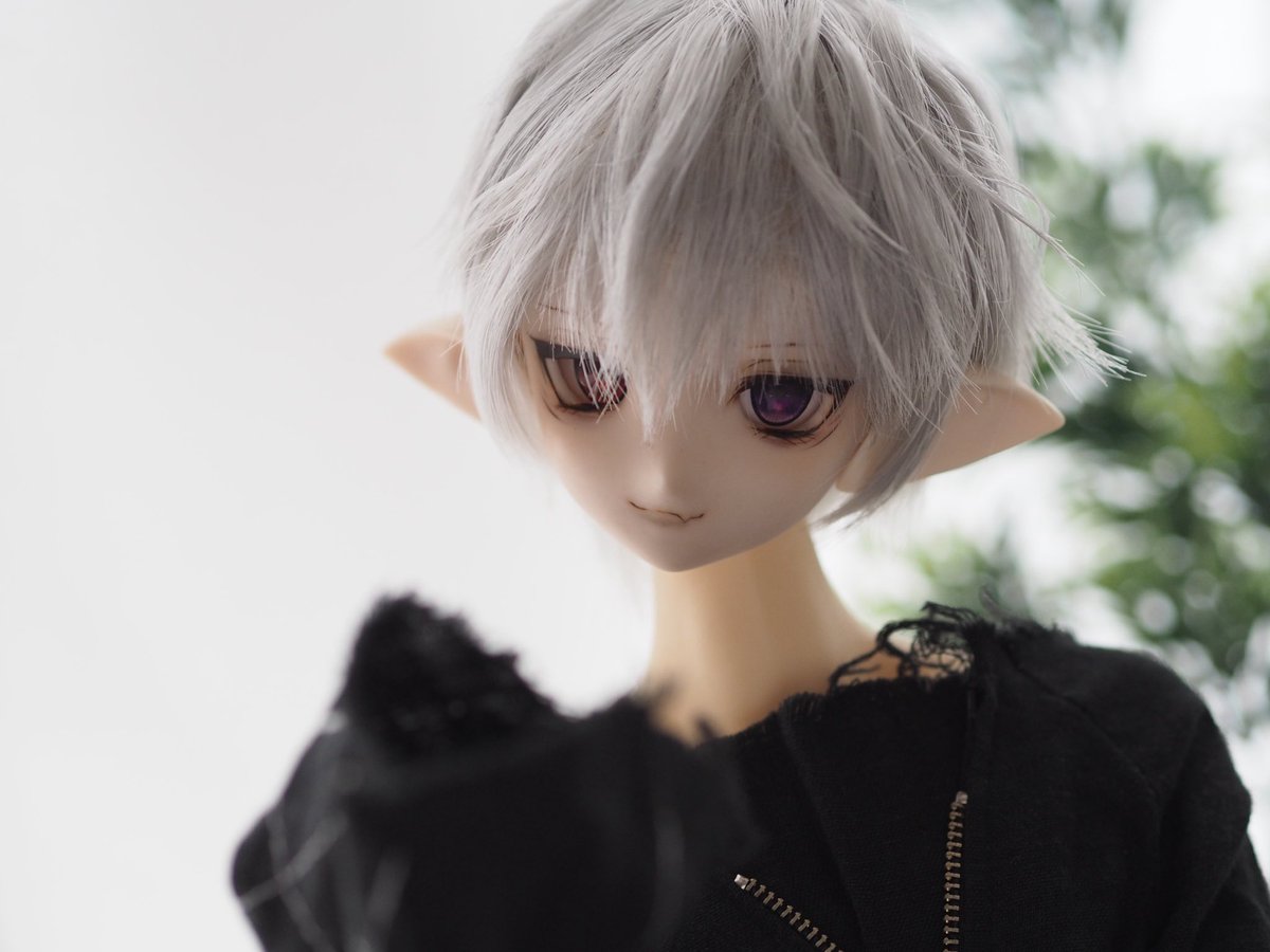 むかしむかし、そのまたむかし。

人と魔族が共存していた時代、彼は試しに研究していた魔法を使ったのです。

それが…後に人魔対立戦の引き金になるとは夢にも思わず…。

(拡散ありがとうございますっ。引き続きよろしくお願いいたします🙏)

 #ドールオーナーさんと繋がりたい