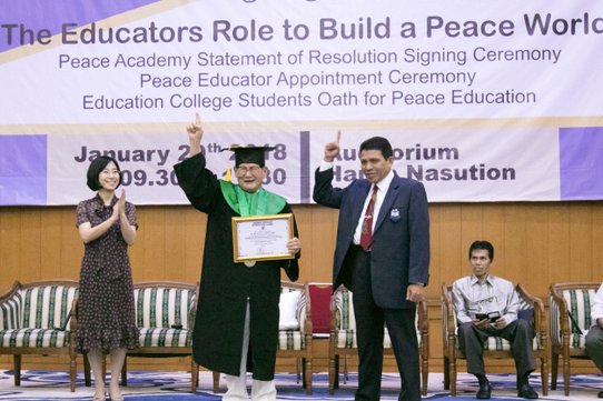 zh_hwpl's tweet photo. [韩国人李萬熙 和平故事│HWPL 新闻通讯(129)]
印尼青年、教育、媒体人士参与HWPL和平活动
https://t.co/LJSvNAGO5N

#HWPL #和平故事 #李萬熙_代表 #DPCW #和平教育 #manheelee #和平使者 #PEACE_HERO #和平 #和平万国会议 #地球村终止战争和平宣言 #公益活动 #献血 #奉献 https://t.co/p40dn5K1Pr