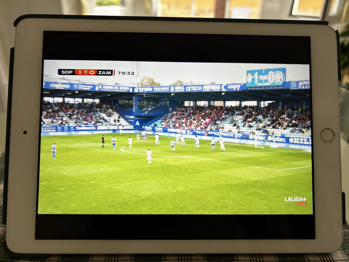 Lo de tener amigos en los banquillos supone pasar la mañana del domingo pendiente de que les vaya bien, quién me mandará a mí...🤷‍♂️