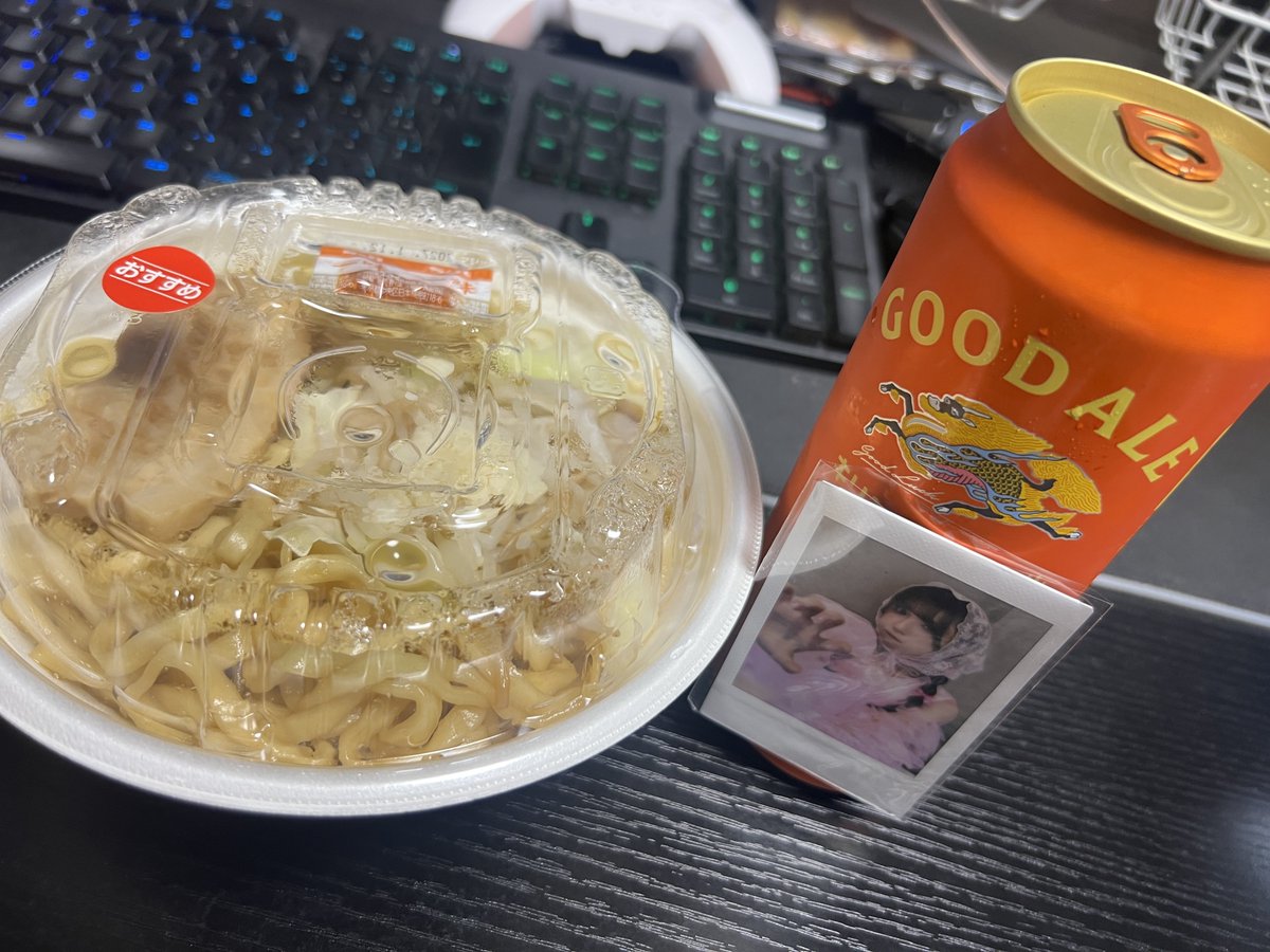 テキーラで潰れてる友人を見ながらニンニクキメます