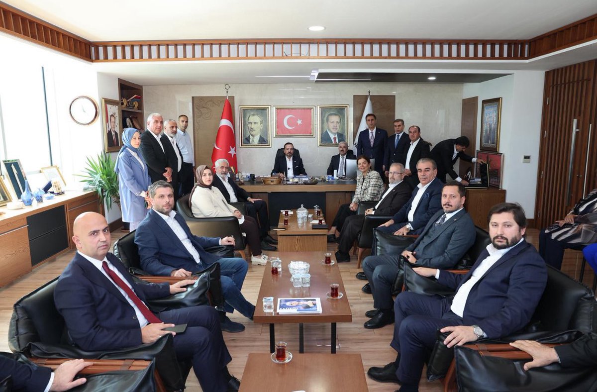 📍AK Parti Diyarbakır İl Başkanlığı

Milletvekillerimiz Sayın Galip Ensarioğlu,Sayın Mehmet Sait Yaz,Sayın Suna Kepolu Ataman ve teşkilatımızla AK Parti Genel Başkan Yardımcımız, Türk Devletleriyle İlişkiler Başkanı ve Ankara Milletvekilimiz Prof. Dr. Sayın Kürşad Zorlu’yu İl