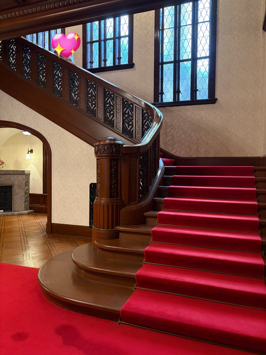 synerio_h's tweet image. 建築屋さん、家にこんな階段お願いします。
