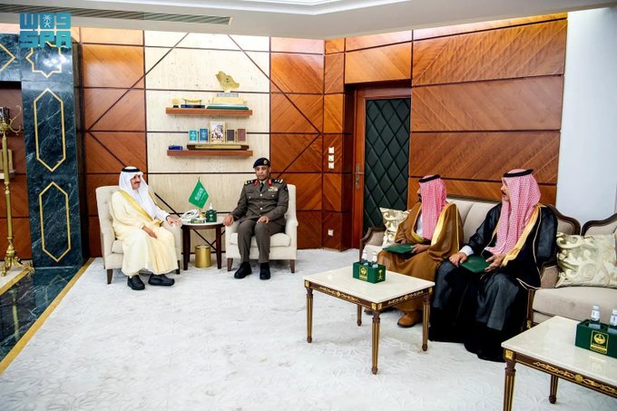 أمير الشرقية يكرم مواطنين لإخمادهما حريقًا في محل تجاري بمحافظة الجبيل #صحيفة_المدينة 