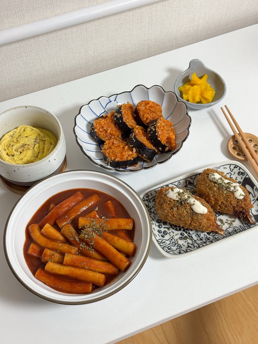 jibbab_'s tweet photo. 엄마랑 장보다가 신전 포장해옴
#집밥 #料理 #家庭料理 #おうちごはん #x家庭料理部 #料理記録 https://t.co/yG4tBBsPGS