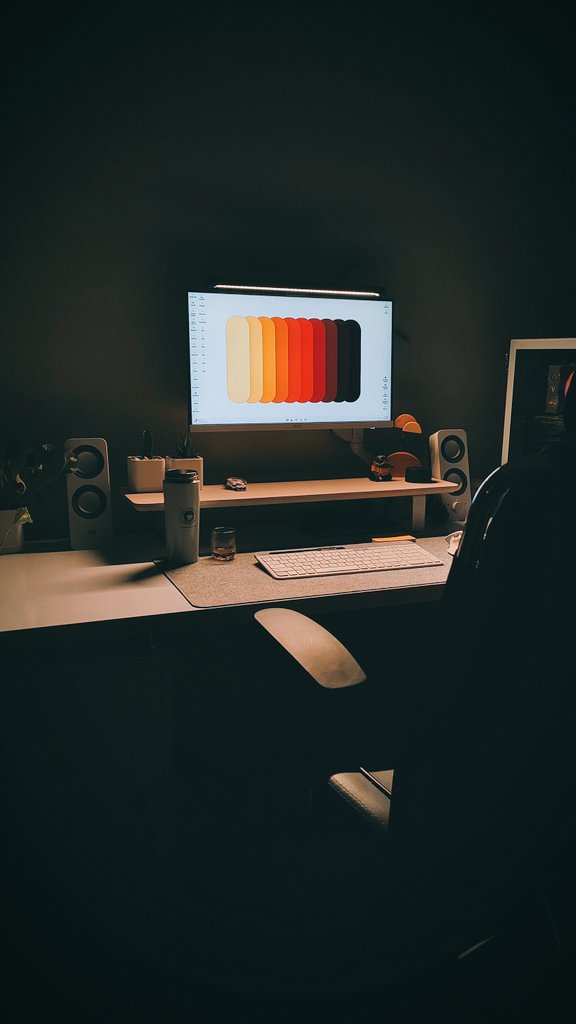 uiuxmehran's tweet image. Design nights, warm tones, and pixel-perfect icons.
Featuring a bit of @fluxio_icon 🎨
#setup #UIUXDesign #uiux #designer