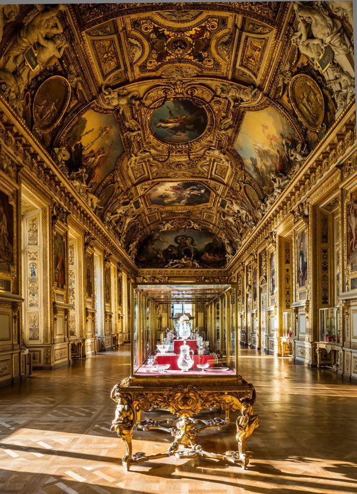 Le braquage du Louvre ce matin n’a duré QUE 4 MINUTES. 😳

La question est simple : Comment des braqueurs, aussi professionnels soient-ils, peuvent-ils en seulement 4 minutes parvenir à accéder si facilement et si rapidement à une des galeries les plus précieuses du Monde comme