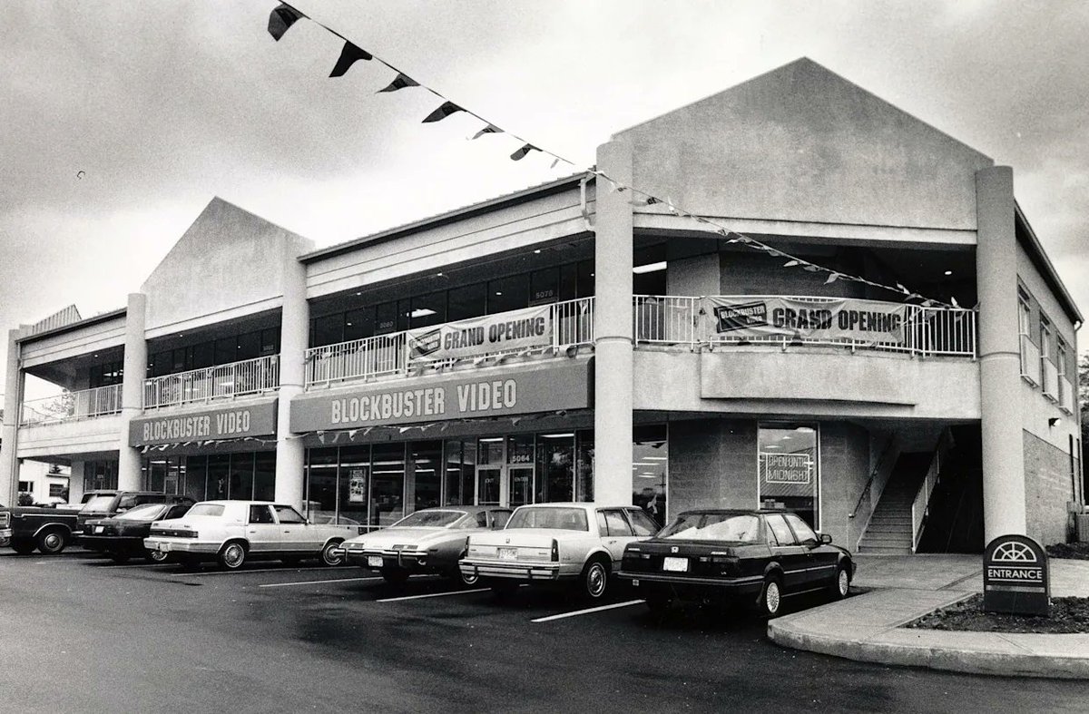 Jere_Memez's tweet image. October 19, 1985....
The first Blockbuster rental store opened in Dallas, Texas. Before "Netflix & Chill", Friday nights were spent browsing shelves of VHS tapes and socializing at Blockbuster Video.