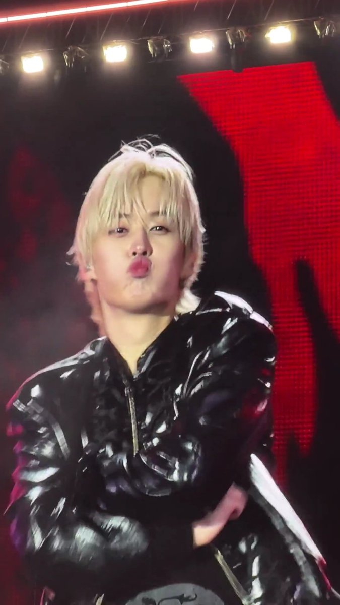 userlinoring's tweet image. my bias who turns 27 in 6 days....being a leeknower is not for the weak actually