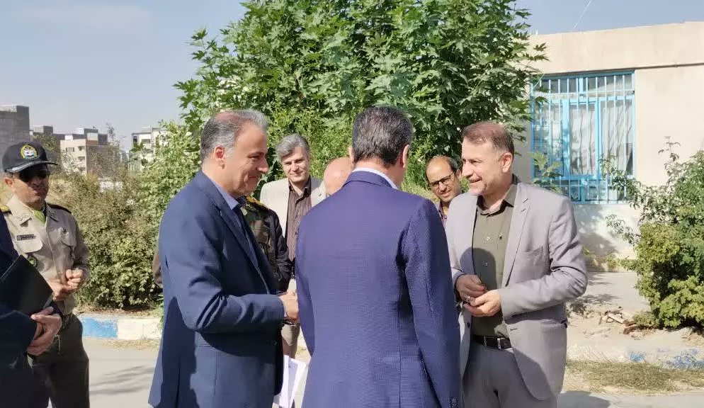 در بازدید مشترک نماینده مردم خراسان شمالی در مجلس و سرپرست اداره‌کل میراث‌فرهنگی استان، موضوع احیای باغ تاریخی فواره بجنورد در اراضی پادگان ارتش بررسی شد.

#میراث_فرهنگی #بجنورد #خراسان_شمالی #باغ_فواره