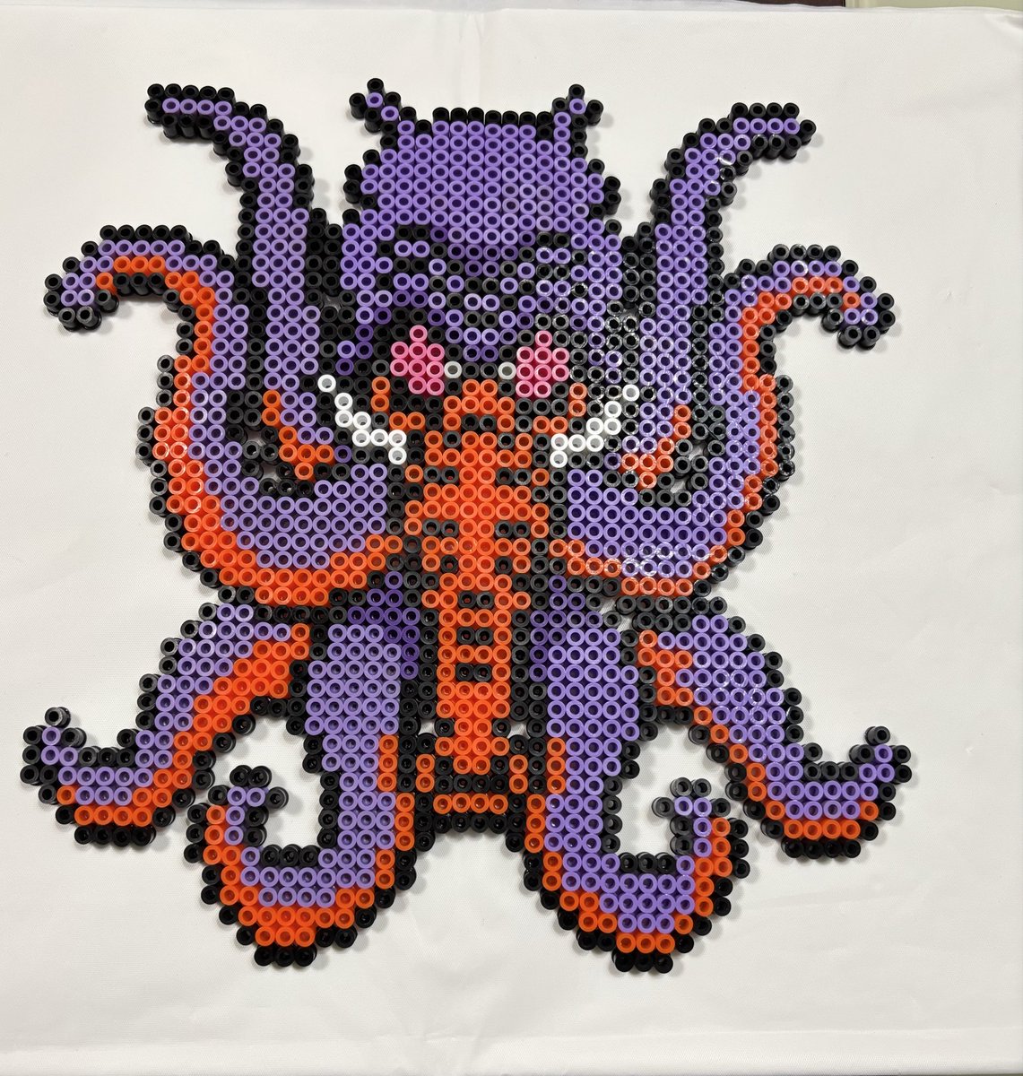 _behoimi__'s tweet photo. たこまじん。
これでドラクエ4のモンスターが全体揃いました！
全体制覇まで2年かかりましたが、もう作るモンスターはいないという喪失感…

#ドラクエ4 #タコまじん #アイロンビーズ https://t.co/NA4yETCl0Z