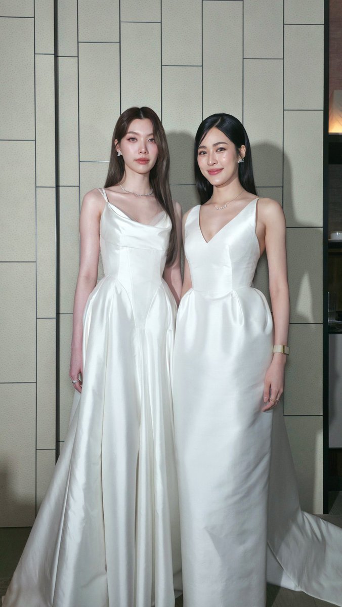 ในนามของแอดมินบ้านคู่หลิงออม ขอแสดงความยินดีกับทั้งคู่อย่างเป็นทางการอีกครั้งด้วยนะคะ ขอให้รักกันนานๆน้าาา 🤍

LINGORM HEART TOGETHER 
#LingOrmHeartTogetherxSmoothE