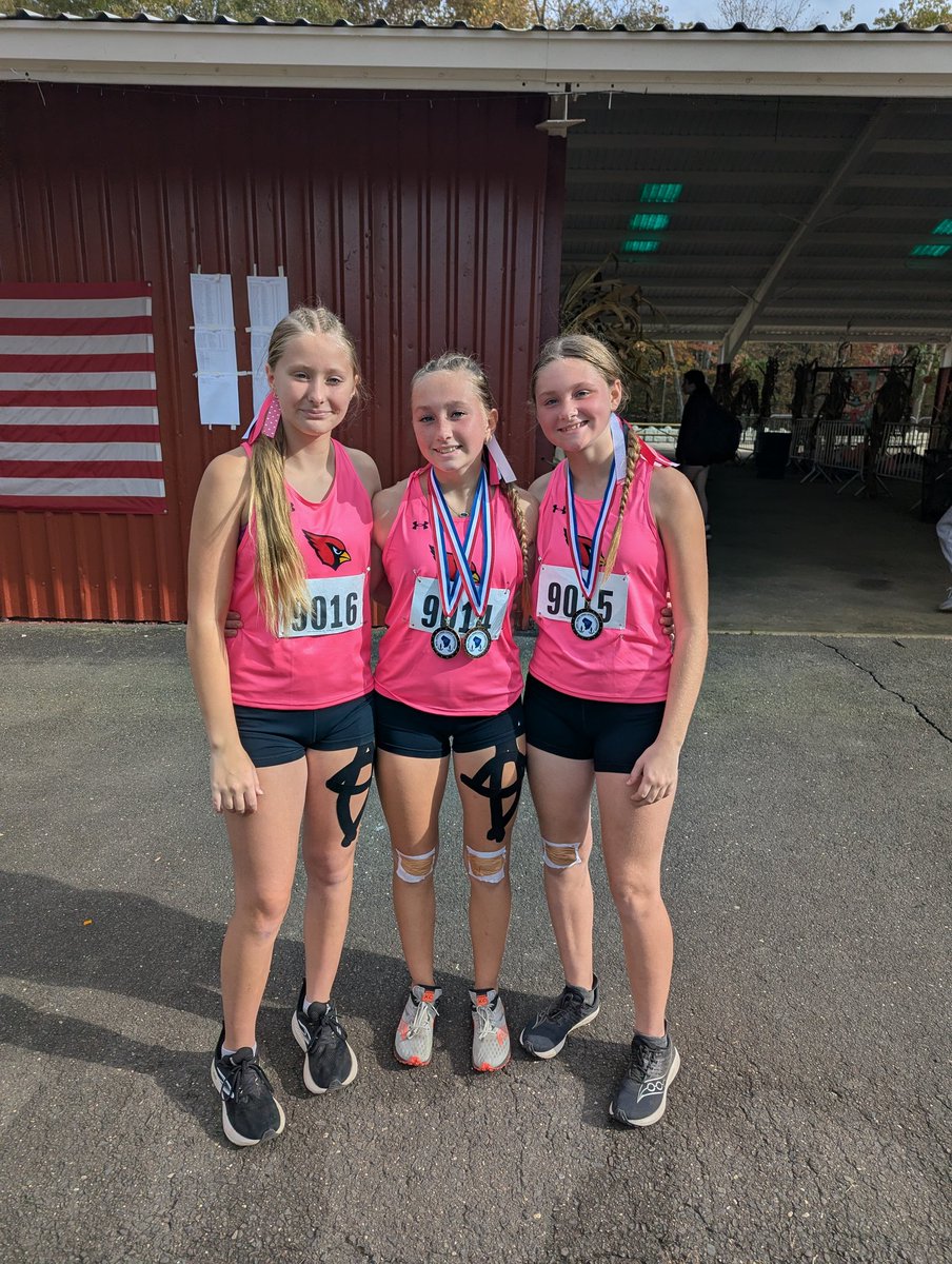 WWCardsRun's tweet image. What is WHS XC secret to success? Could be two sets of sisters! The Colella's and the Mahoney's make up more than half of the girls program. This team is literally family ❤️🖤