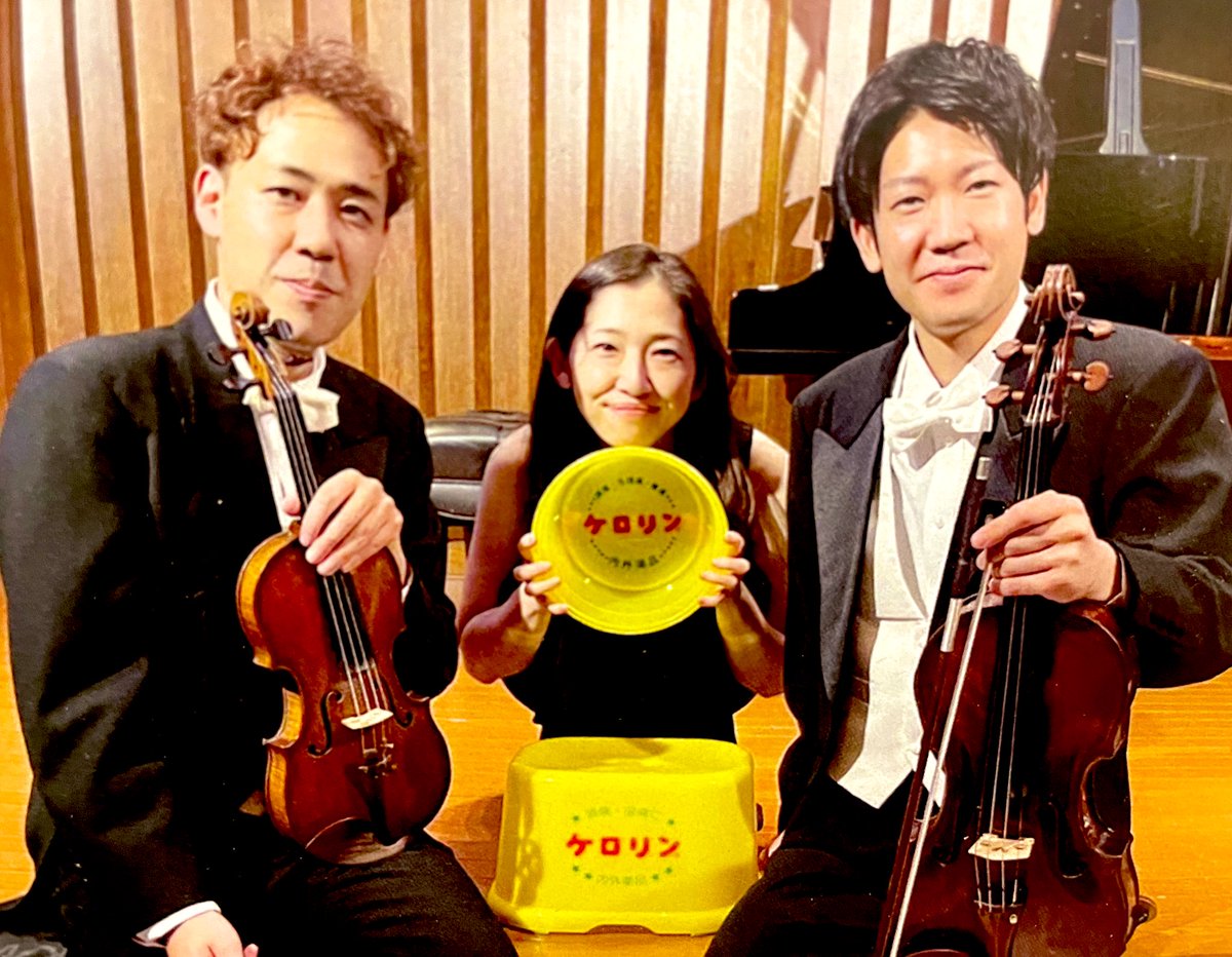 sochan_vn's tweet photo. 11月15日は　でゆお音楽祭！！

チケットはこちらからお願いします。

事前決済↓
https://t.co/lHPPKXMXiy

当日現金精算↓
https://t.co/uXE47ZBUt5

本日21時から前日11/14(金)21時までご利用いただけます。

締切以降は当日受付となり、満席となった場合はお求めいただけません。ご了承ください。 https://t.co/BIrtF3bmQB