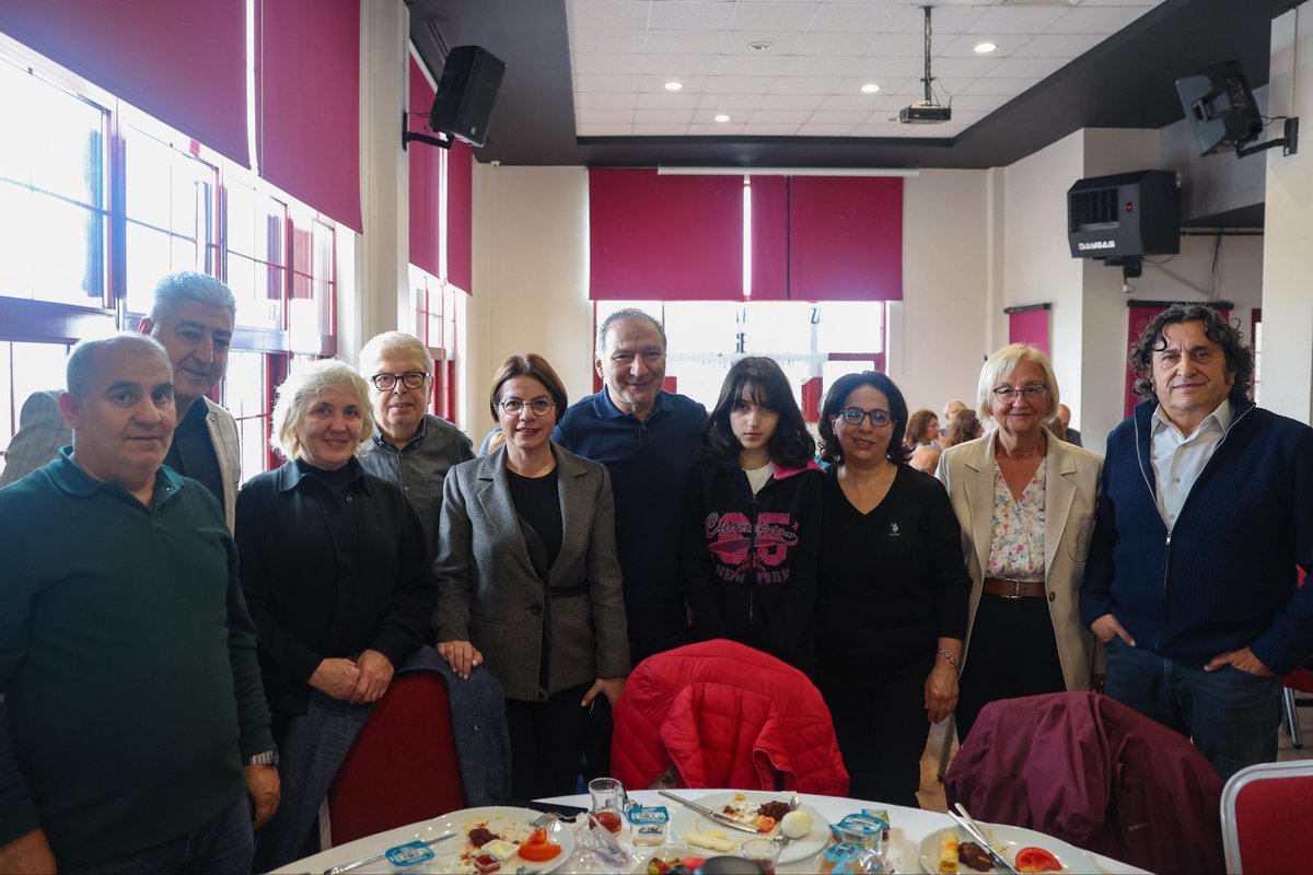 Sokak Kültür Derneği’nin düzenlediği dayanışma programında dernek üyeleriyle bir araya geldik.

Sanatın ve toplumsal dayanışmanın büyümesi için emek veren Sokak Kültür Derneği’ne çalışmalarında başarılar diliyorum.

Bu anlamlı organizasyonda emeği geçen herkese teşekkür ederim.